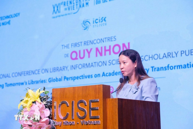 Bà Võ Cao Thị Mộng Hoài, Phó Giám đốc Sở Khoa học và Công Nghệ tỉnh Gia Lai phát biểu. (Ảnh: Sỹ Thắng/TTXVN) ttxvn-hoi-nghi-quoc-te-gia-lai-2.jpg