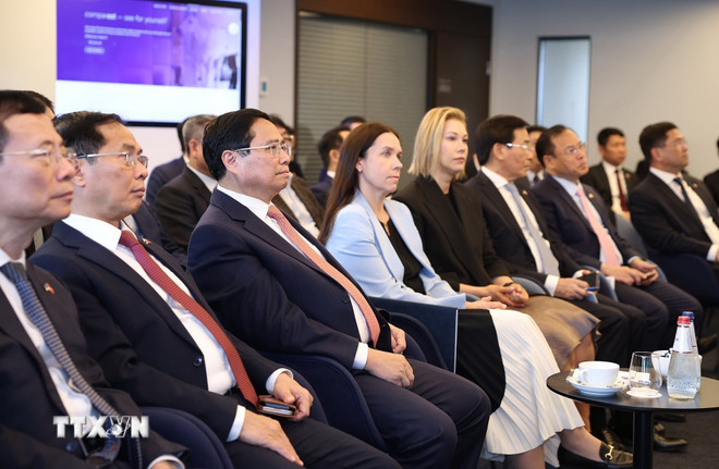 ttxvn-thu-tuong-tham-trung-tam-e-estonia-2.jpg
