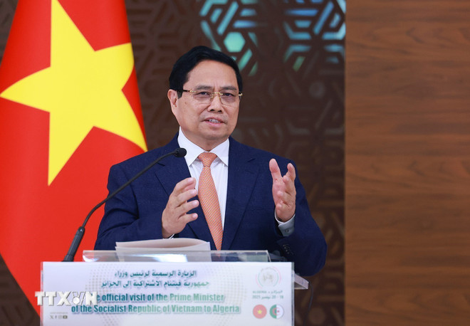 ttxvn-thu-tuong-pham-minh-chinh-va-thu-tuong-algeria-sifi-ghrieb-gap-go-bao-chi-1.jpg
