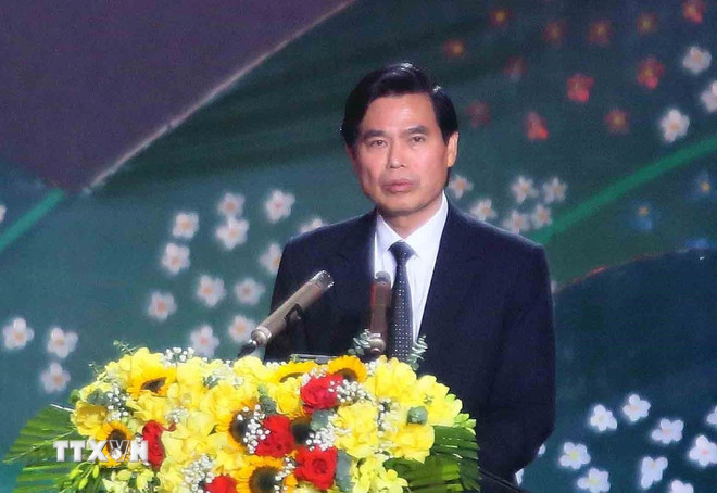Son La provinspartisekreterare Hoang Quoc Khanh håller ett tal till minne av 130-årsdagen av provinsens grundande. (Foto: Quang Quyet/VNA) ttxvn-tinh-son-la-2.jpg
