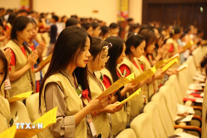 Thực hiện nghi thức Phật giáo trong Pháp hội Vu Lan. (Ảnh: Đức Phương/TTXVN) ttxvn-phap-hoi-vu-lan-1.jpg