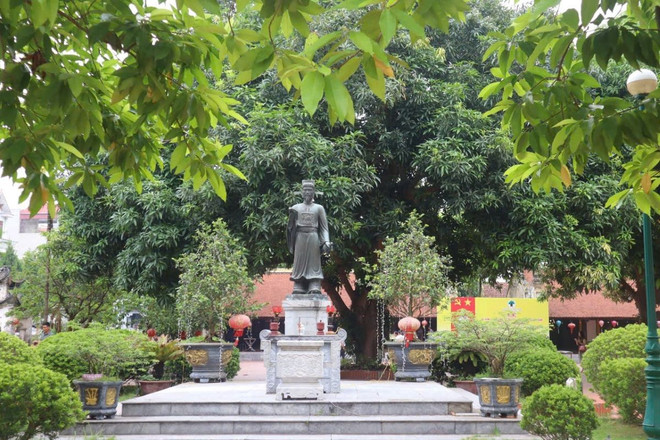 ប្រាសាទវ៉ាន់ហៀង។ (ប្រភព៖ ទំព័រព័ត៌មានអេឡិចត្រូនិករបស់គណៈកម្មាធិការបក្សទីក្រុងហាណូយ) den-van-hien-4.jpg