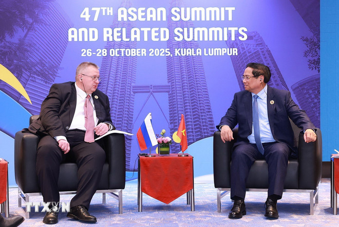 Thủ tướng Phạm Minh Chính gặp Phó Thủ tướng Nga Alexey Overchuk. (Ảnh: Dương Giang/TTXVN) ttxvn-thu-tuong-pham-minh-chinh-gap-pho-thu-tuong-nga-alexey-overchuk-3.jpg