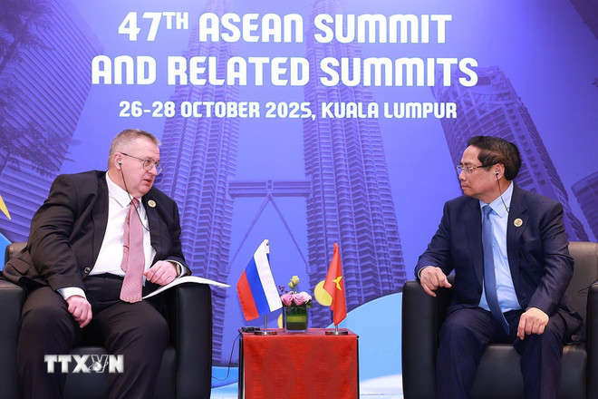 Thủ tướng Phạm Minh Chính gặp Phó Thủ tướng Nga Alexey Overchuk. (Ảnh: Dương Giang/TTXVN) ttxvn-thu-tuong-pham-minh-chinh-gap-pho-thu-tuong-nga-alexey-overchuk-2.jpg