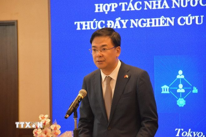 Der vietnamesische Botschafter in Japan, Pham Quang Hieu, hielt die Eröffnungsrede des Seminars. (Foto: Nguyen Tuyen/VNA) ttxvn-dai-su-pham-quang-hieu-1.jpg