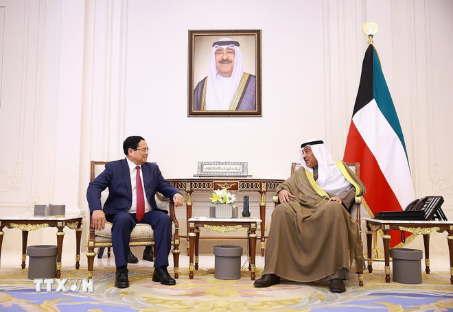 Premiér Pham Minh Chinh se setkal s kuvajtským korunním princem Sheikh Sabah Al-Khaled Al-Hamad Al-Sabah. (Foto: Duong Giang/VNA) ttxvn-thu-tuong-pham-minh-chinh-hoi-kien-hoang-thai-tu-kuwait-6.jpg
