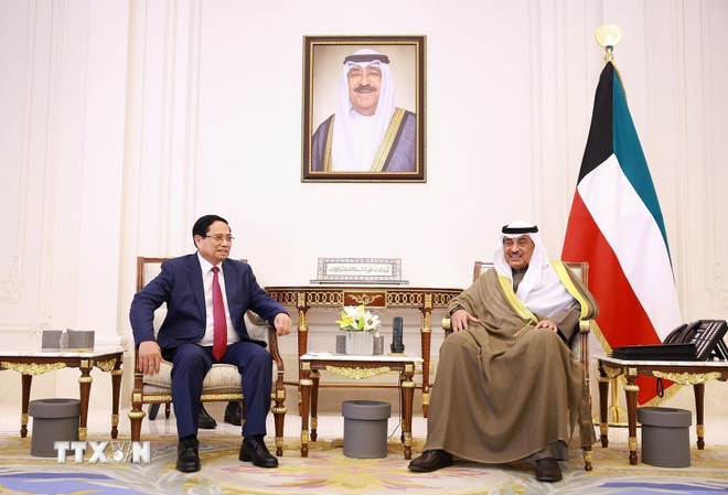 Premiér Pham Minh Chinh se setkal s kuvajtským korunním princem Sheikh Sabah Al-Khaled Al-Hamad Al-Sabah. (Foto: Duong Giang/VNA) ttxvn-thu-tuong-pham-minh-chinh-hoi-kien-hoang-thai-tu-kuwait-4.jpg