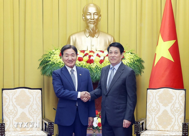 Chủ tịch nước Lương Cường tiếp Đặc phái viên của Tổng thống Hàn Quốc ttxvn-chu-tich-nuoc-dac-phai-vien-tong-thong-han-quoc-1.jpg