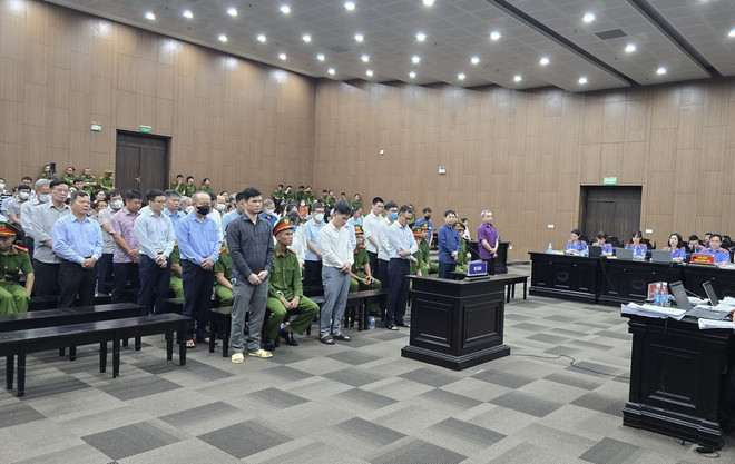 Các bị cáo tại phiên tòa. (Ảnh: Kim Anh/TTXVN) vu-phuc-son-2.jpg