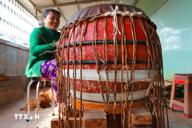 Âm vang của những chiếc trống Bình An đã và đang ngân xa khắp mọi miền. (Ảnh: Bùi Giang/TTXVN) ttxvn-trong-binh-an-3.jpg