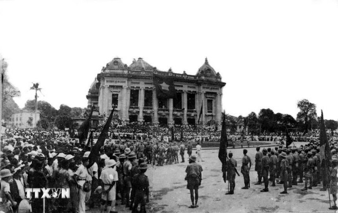 Những ngày tháng Tám sôi sục ở Thủ đô Hà Nội. Cách mạng tháng Tám mở ra một thời đại mới ở Việt Nam, thời đại nhân dân Việt Nam làm chủ đất nước, làm chủ vận mệnh của chính mình. (Ảnh: TTXVN phát) Những ngày tháng Tám sôi sục ở Thủ đô Hà Nội. Cách mạng tháng Tám mở ra một thời đại mới ở Việt Nam, thời đại nhân dân Việt Nam làm chủ đất nước, làm chủ vận mệnh của chính mình. (Ảnh: TTXVN phát)