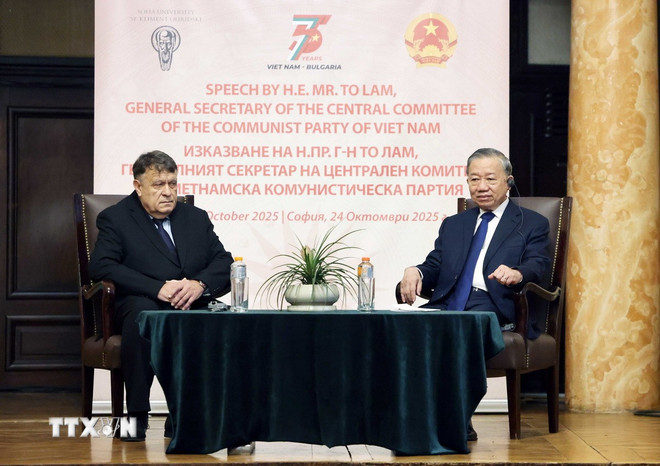 Secretarul general al lui Lam la Universitatea din Sofia. (Foto: Thong Nhat/VNA) ttxvn-tong-bi-thu-to-lam-phat-bieu-chinh-sach-tai-dai-hoc-sofia-7.jpg