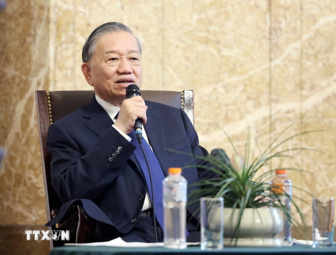 Secretarul general To Lam susține un discurs politic la Universitatea din Sofia. (Foto: Thong Nhat/VNA) ttxvn-tong-bi-thu-to-lam-phat-bieu-chinh-sach-tai-dai-hoc-sofia-5.jpg