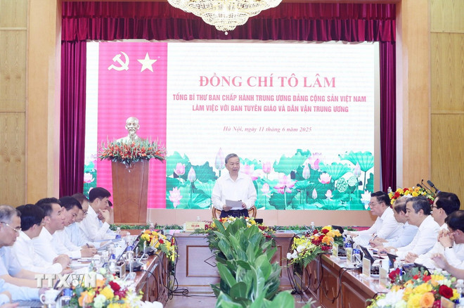 Tổng Bí thư Tô Lâm: Kết hợp hài hòa, biện chứng công tác tuyên giáo và dân vận Tổng Bí thư Tô Lâm phát biểu chỉ đạo. (Ảnh: Thống Nhất/TTXVN)
