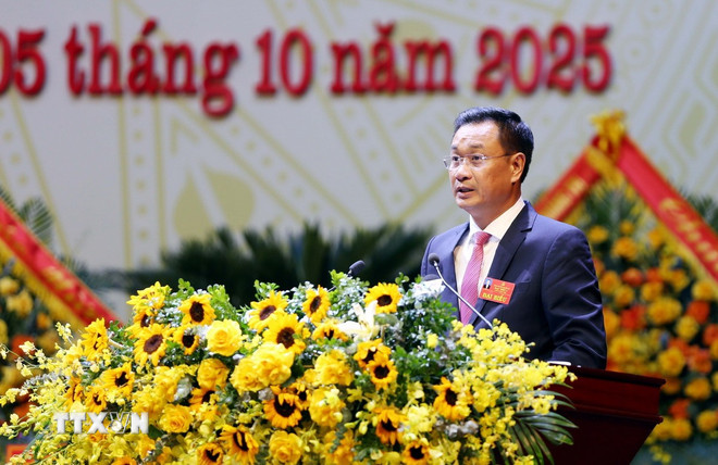 Herr Le Ngoc Quang, Mitglied des Zentralkomitees der Partei und Sekretär des Parteikomitees der Provinz Quang Tri, hielt die Abschlussrede auf dem Kongress. (Foto: Ta Chuyen/VNA) ttxvn-dang-bo-quang-tri-2.jpg