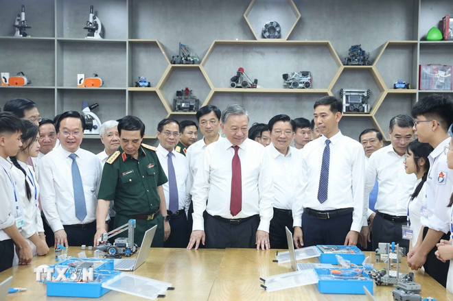 ttxvn-tong-bi-thu-thpt-kim-lien-8.jpg