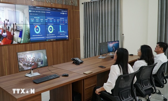 Hệ thống giám sát, thống kê dữ liệu. (Ảnh: Quốc Dũng/TTXVN) ttxvn-da-nang-moi-hanh-chinh-cong.jpg
