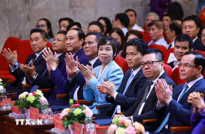 Οι σύνεδροι παρευρίσκονται στην 5η τελετή απονομής των Εθνικών Βραβείων Τύπου για την πρόληψη και την καταπολέμηση της διαφθοράς, της σπατάλης και της αρνητικότητας. (Φωτογραφία: Duong Giang/VNA) ttxvn-thu-tuong-du-le-trao-giai-bao-chi-toan-quoc-phong-chong-tham-nhung-4.jpg