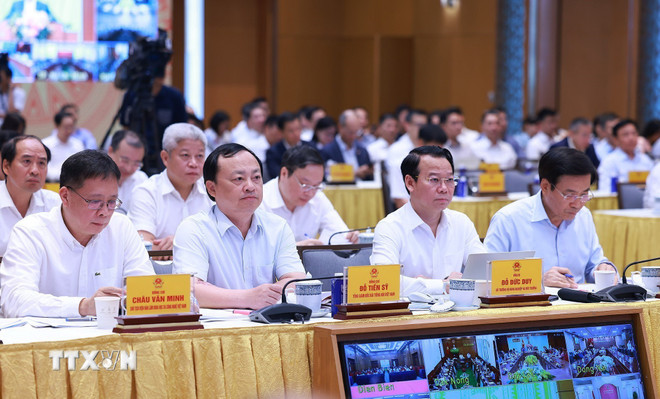 Délégués participant à la deuxième réunion du Comité directeur sur la science, la technologie, l'innovation, la transformation numérique et le projet 06. (Photo : Duong Giang/VNA) ttxvn-thu-tuong-chuyen-doi-so-doi-moi-sang-tao-5.jpg