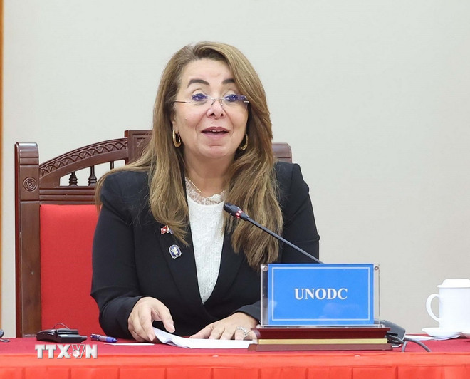 Administrerende direktør for FNs kontor for narkotika og kriminalitet (UNODC), Ghada Waly, taler på et møte med partiets generalsekretær To Lam. (Foto: Thong Nhat/VNA) ttxvn-unodc.jpg