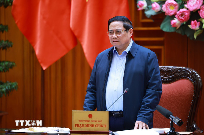 O primeiro-ministro Pham Minh Chinh presidiu uma reunião com líderes da província de Quang Tri sobre a construção de casas para famílias afetadas por desastres naturais em Quang Tri. (Foto: Duong Giang/VNA) ttxvn-thu-tuong-hop-chien-dich-quang-trung-quang-tri-1.jpg