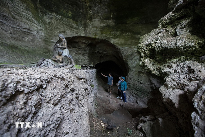 Пещере Трай-Хамлет 21 000 лет. (Фото: Trong Dat/VNA) ttxvn-hang-xom-trai-2.jpg
