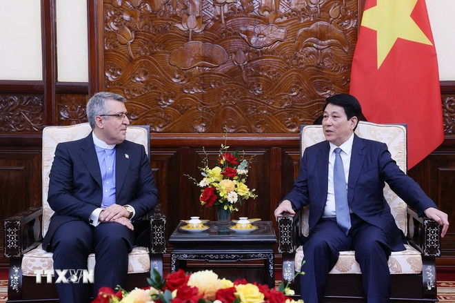 Chủ tịch nước Lương Cường tiếp Đại sứ Iran tại Việt Nam Ali Akbar Nazari đến chào từ biệt. (Ảnh: Lâm Khánh/TTXVN) ttxvn-chu-tich-nuoc-dai-su-iran-2.jpg