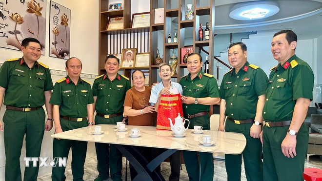 ttxvn-nguoi-co-cong-3.jpg