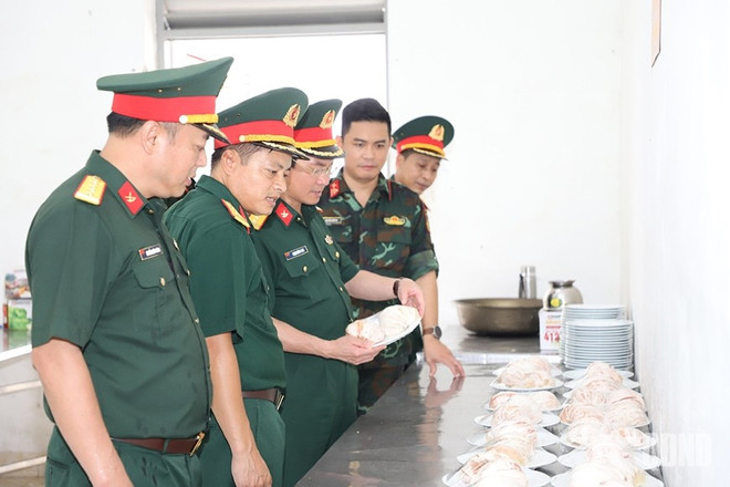 cong-tac-hau-can.jpg