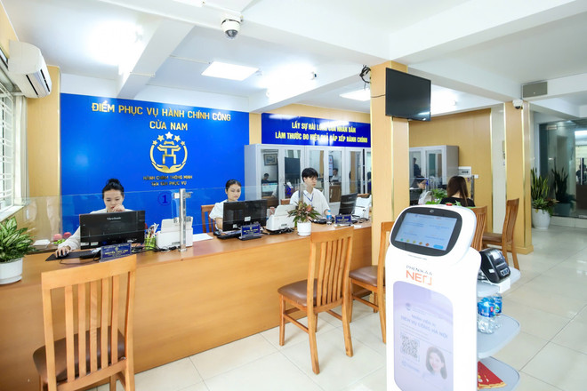 Phường Cửa Nam ứng dụng chuyển đổi số trong chỉ đạo, điều hành, cải cách thủ tục hành chính phục vụ người dân và doanh nghiệp. (Ảnh: Xuân Quảng/Vietnam+)