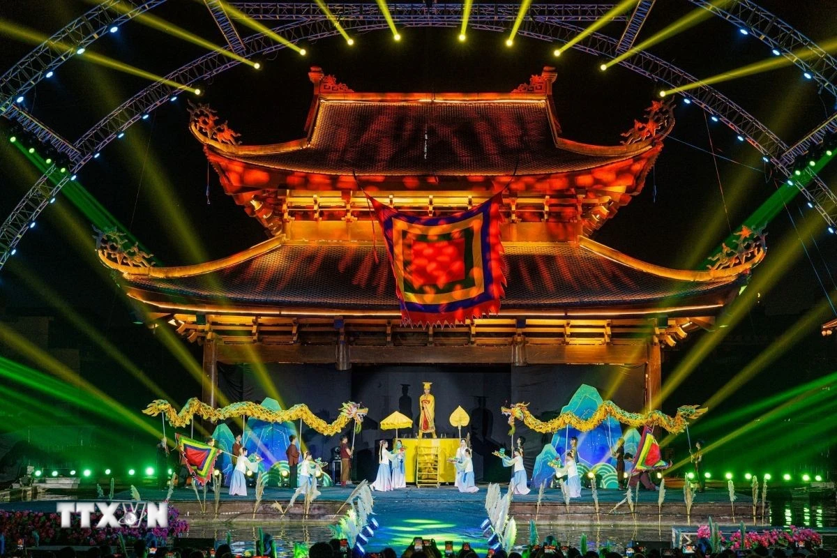 Triển lãm thực cảnh 'Anh hùng cờ lau' và bánh Hưng Ca giữa lòng Cổ Đô