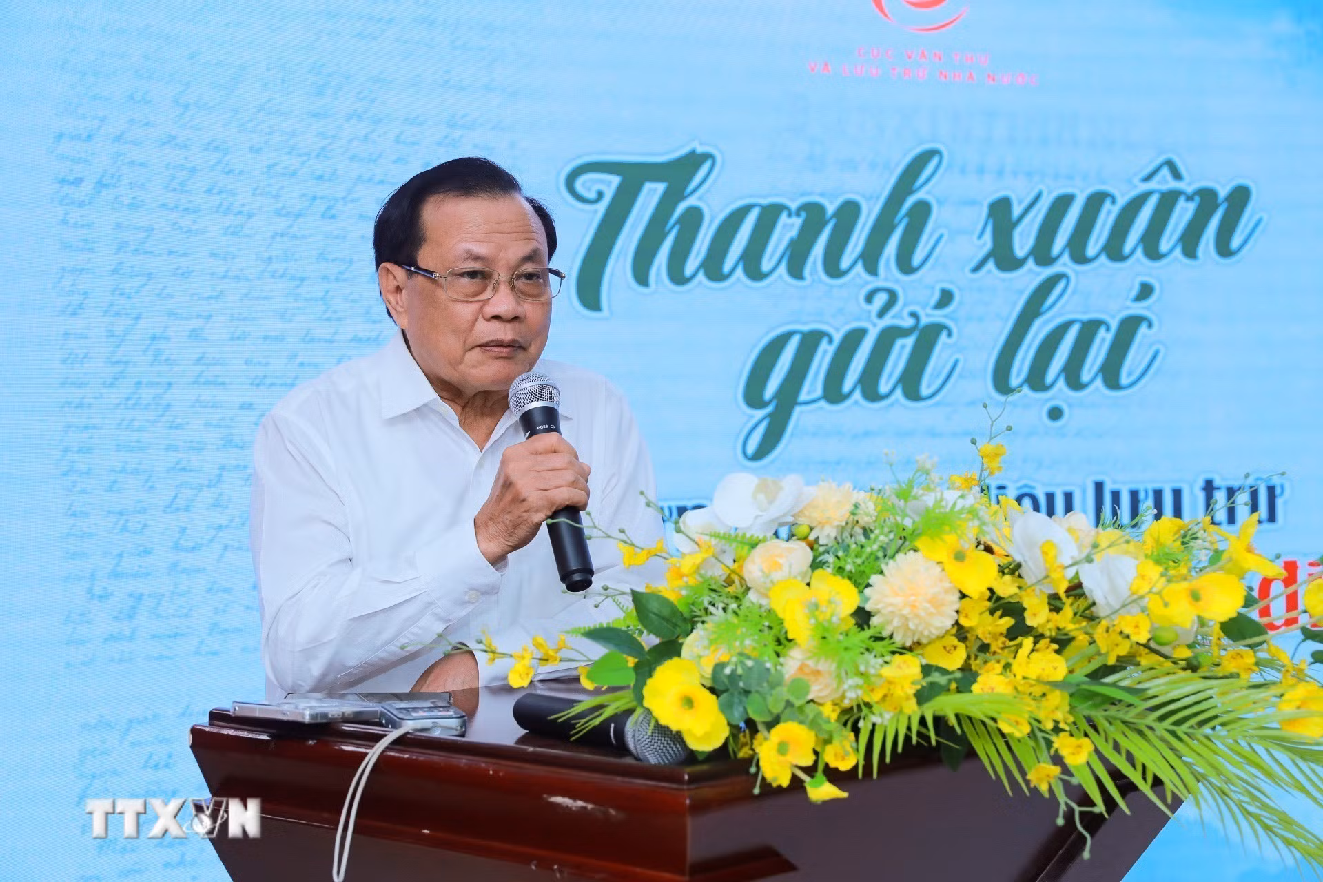 ttxvn-khai-mac-trung-bay-tai-lieu-ky-vat-can-bo-di-b-thanh-xuan-gui-lai-8893440.jpg