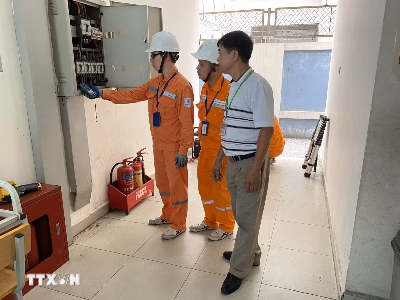 ttxvn-lan-toa-y-thuc-tiet-kiem-dien-tu-nhung-hanh-dong-thiet-thuc-8288647.jpg