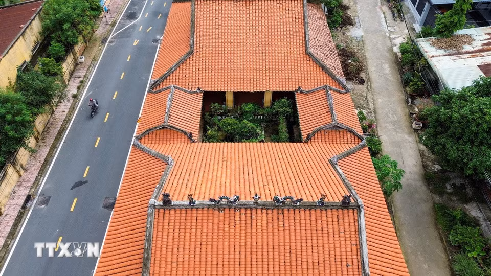 Kiến trúc độc đáo của Đình Hiệp Ninh, nơi kết nối những giá trị lịch sử, kiến trúc, tín ngưỡng với câu chuyện mở đất, dựng làng và gìn giữ quê hương qua nhiều thế hệ. (Ảnh: Giang Phương/TTXVN)