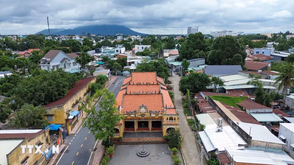 Đình Hiệp Ninh, công trình được hình thành từ những năm cuối thế kỷ XIX, gắn với quá trình khai hoang, lập ấp và hình thành cộng đồng cư dân trên vùng đất Tây Ninh. (Ảnh: Giang Phương/TTXVN)