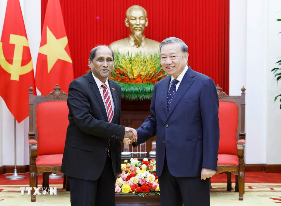 Chiều 3/11/2025, tại Trụ sở Trung ương Đảng, Tổng Bí thư Tô Lâm tiếp Đại sứ Singapore Jaya Ratnam đến chào từ biệt, kết thúc nhiệm kỳ công tác tại Việt Nam. (Ảnh: Thống Nhất/TTXVN)