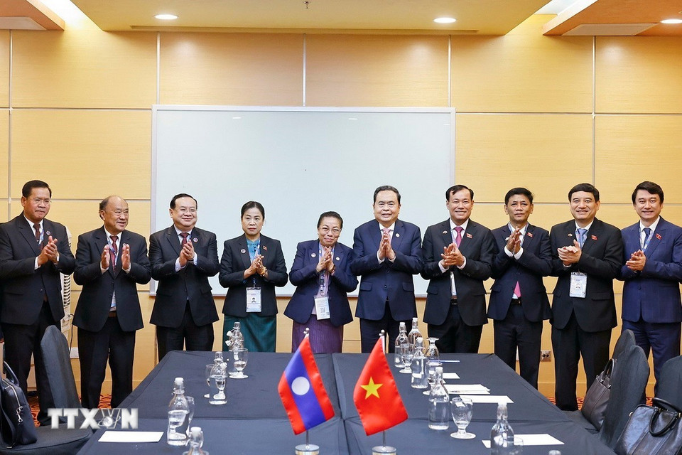 Chủ tịch Quốc hội Trần Thanh Mẫn với đại biểu. (Ảnh: Doãn Tấn/TTXVN)