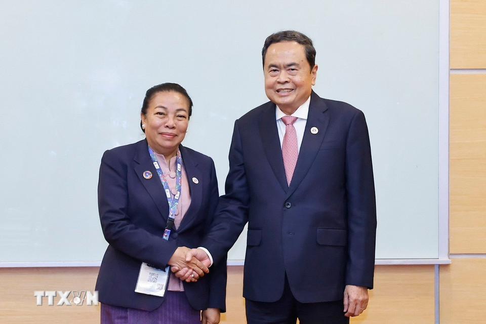 Trong chương trình tham dự Đại hội đồng liên Nghị viện các nước ASEAN lần thứ 46 (AIPA-46), chiều 18/9/2025, tại thủ đô Kuala Lumpur, Chủ tịch Quốc hội Trần Thanh Mẫn gặp Phó Chủ tịch Quốc hội Lào Sounthone Xayachack. (Ảnh: Doãn Tấn/TTXVN)