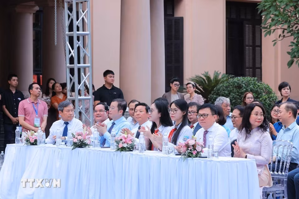 Các đại biểu tham dự buổi lễ. (Ảnh: Hoàng Hiếu/TTXVN)