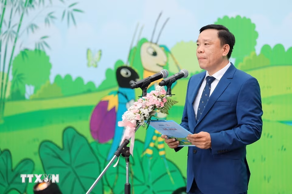 Ông Nguyễn Thiện Thuật, Tổng biên tập Báo Thể thao và Văn hóa, Trưởng ban Tổ chức Giải thưởng Thiếu nhi Dế mèn phát biểu khai mạc. (Ảnh: Hoàng Hiếu/TTXVN)