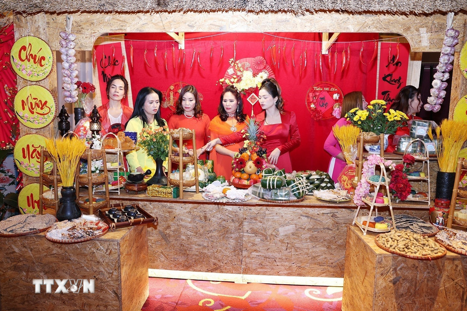 Gian hàng của cộng đồng người Việt Nam tại hội chợ Tết. (Ảnh: Dương Giang/TTXVN)