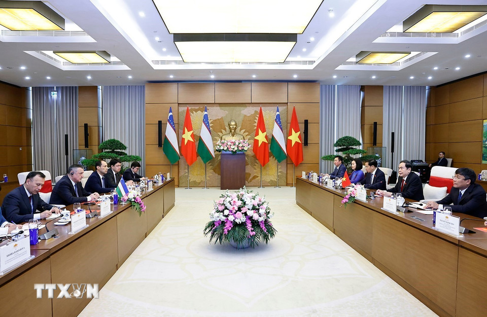 Chủ tịch Quốc hội Trần Thanh Mẫn tiếp Chủ tịch Hạ viện Uzbekistan Nuriddin Ismoilov. (Ảnh: Doãn Tấn/TTXVN)