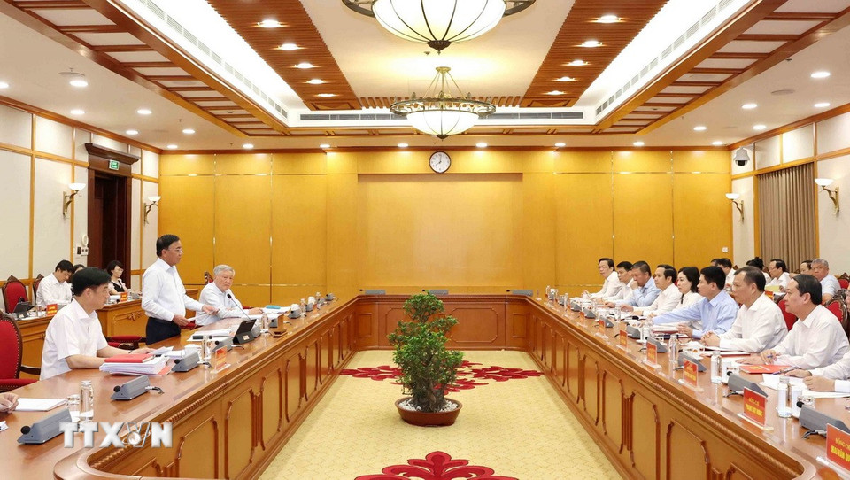 Bộ Chính trị làm việc với Ban Thường vụ Tỉnh ủy Ninh Bình về chuẩn bị đại hội Đảng. (Ảnh: Phương Hoa/TTXVN)