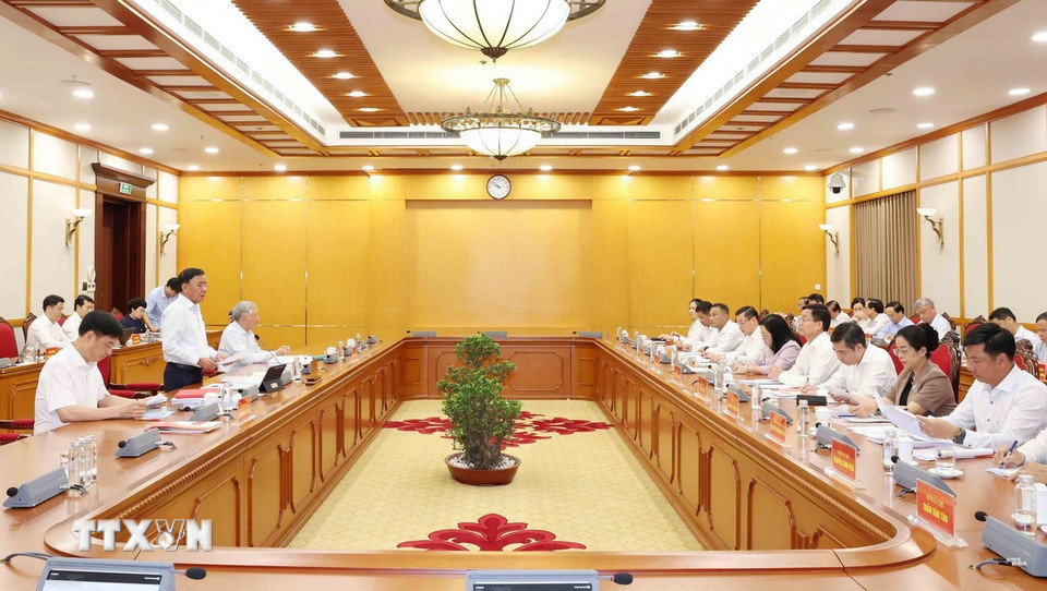 Bộ Chính trị làm việc với Ban Thường vụ Tỉnh ủy Đắk Lắk về chuẩn bị đại hội Đảng. (Ảnh: Phương Hoa/TTXVN)