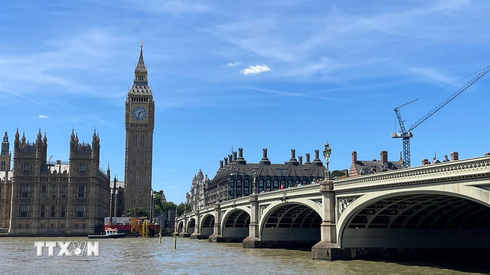 Big Ben nằm trong Tháp Elizabeth ở phía bắc Cung điện Westminster bên bờ sông Thames. (Ảnh: Minh Hợp/TTXVN)