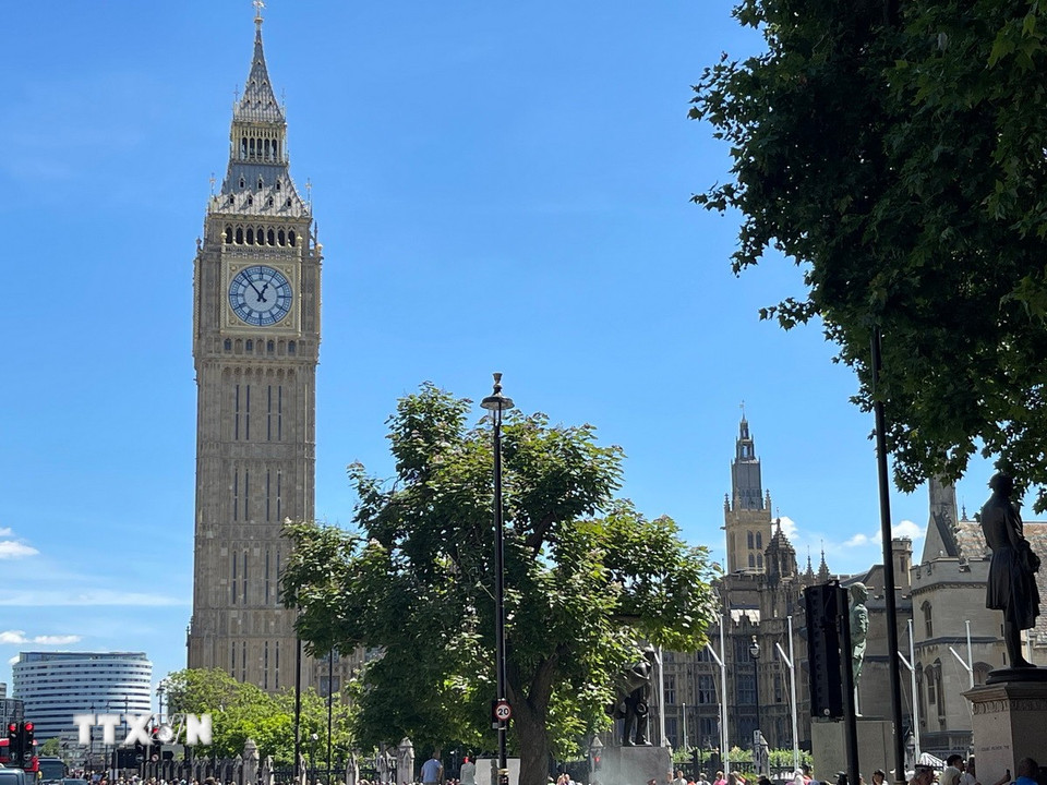 Big Ben là tên đặt cho quả chuông khổng lồ bên trong tháp đồng hồ, nặng hơn 13 tấn. (Ảnh: Minh Hợp/TTXVN)