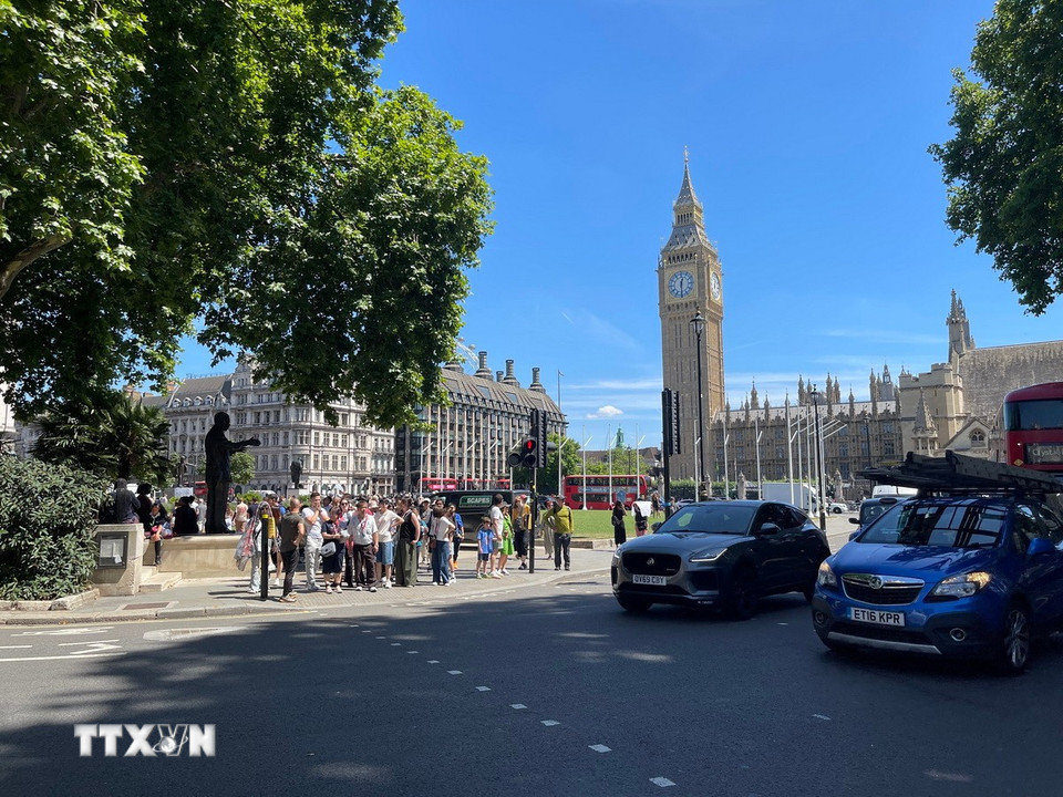 City of Westminter, nơi Big Ben tọa lạc luôn tấp nập du khách. (Ảnh: Minh Hợp/TTXVN)