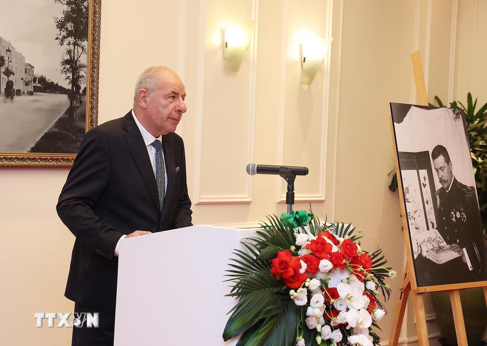 Tổng thống Hungary Sulyok Tamas phát biểu khai mạc trưng bày ảnh. (Ảnh: Lâm Khánh/TTXVN)