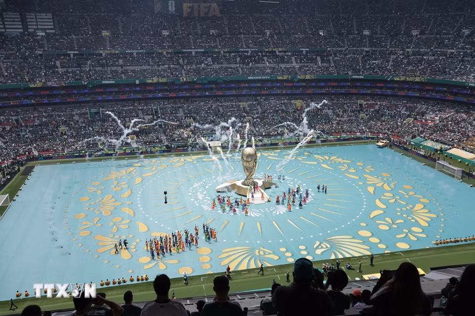 Các nghệ sỹ trình diễn tại Lễ khai mạc FIFA World Cup 2026 ở Mexico City, Mexico ngày 11/6/2026. (Ảnh: THX/TTXVN)