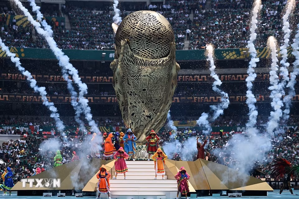 Các nghệ sỹ trình diễn tại Lễ khai mạc FIFA World Cup 2026 ở Mexico City, Mexico ngày 11/6/2026. (Ảnh: THX/TTXVN)